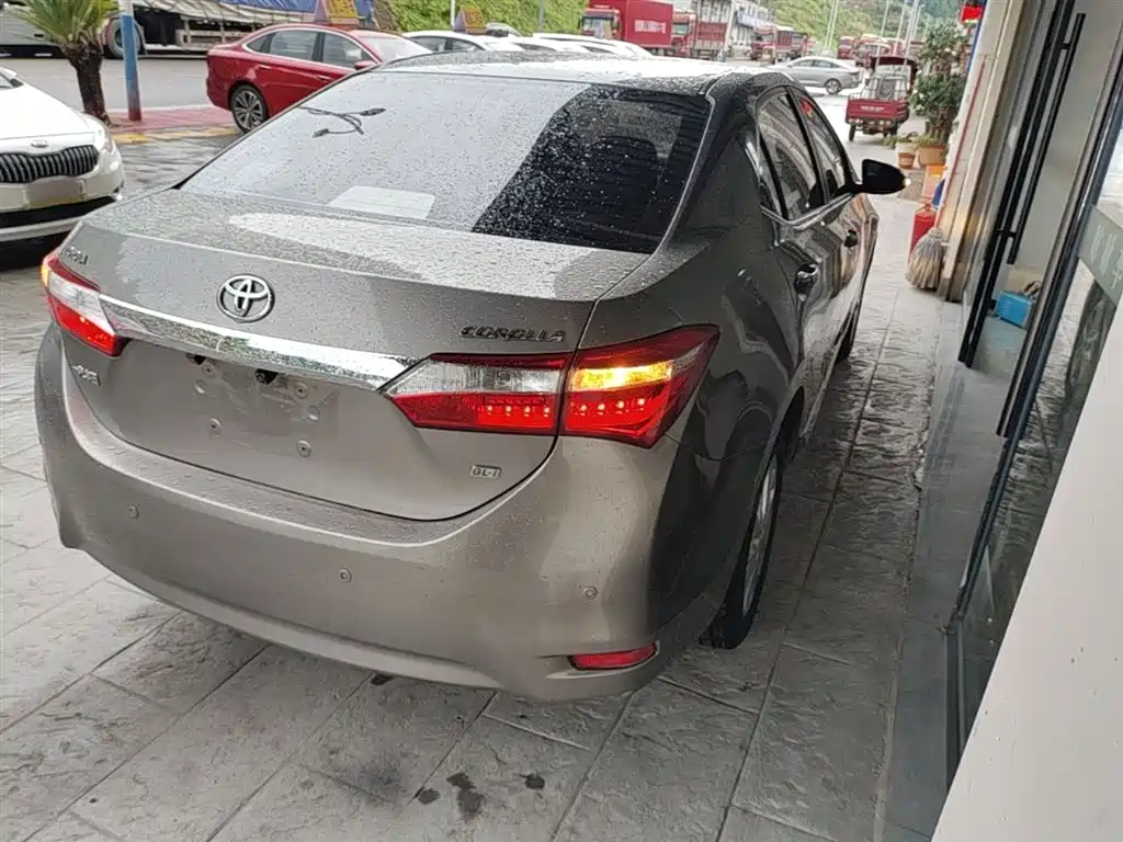 Toyota Corolla 2014 1.6L CVT GL-i Leather Edition фото 7