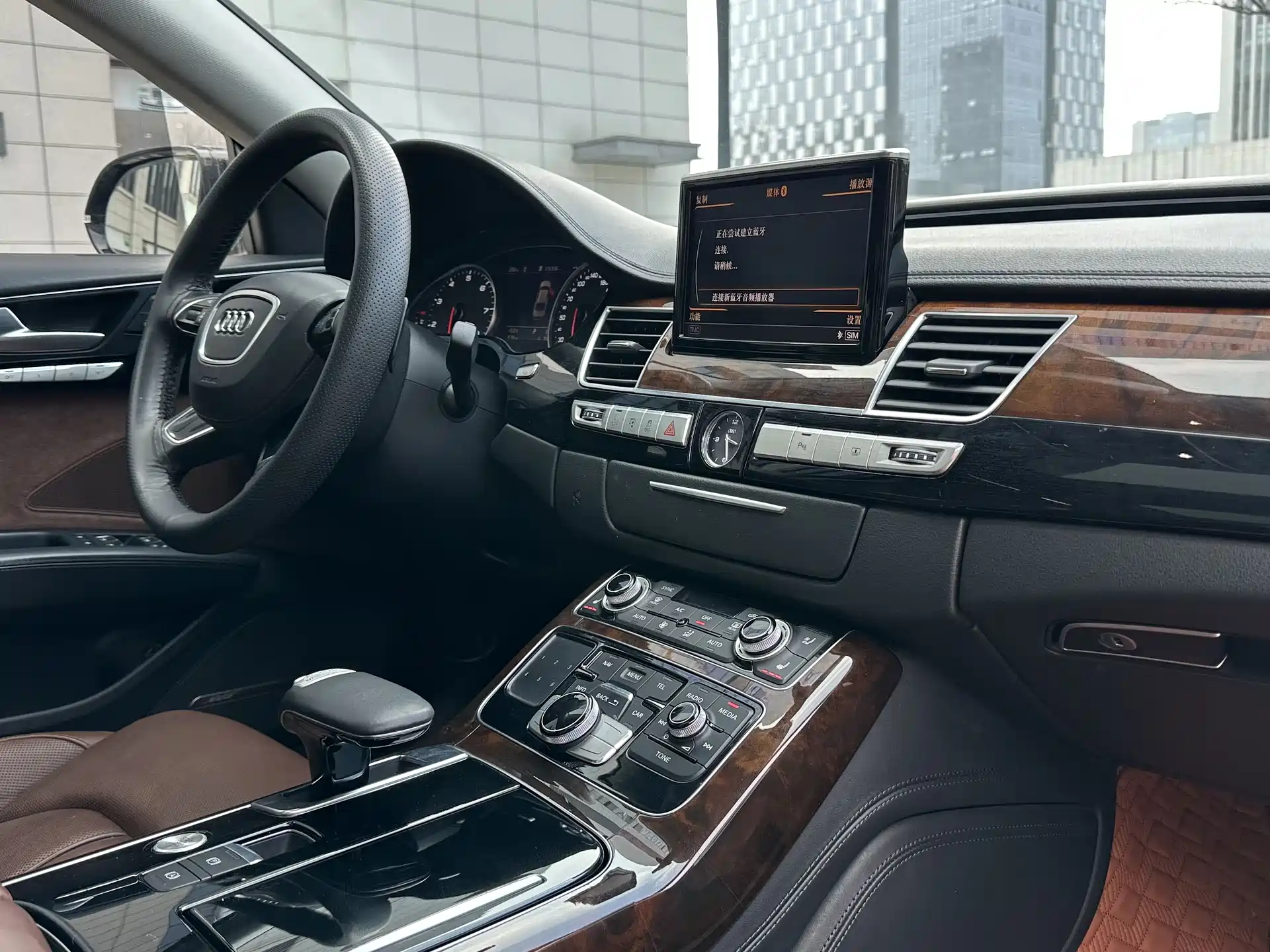 Фото 13 - Audi A8