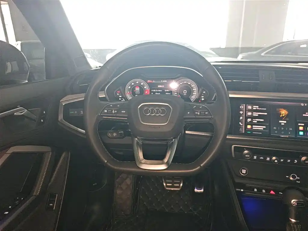 Audi Q3 2023 35 TFSI Fashion Dynamic Model (1.5T) фото 17