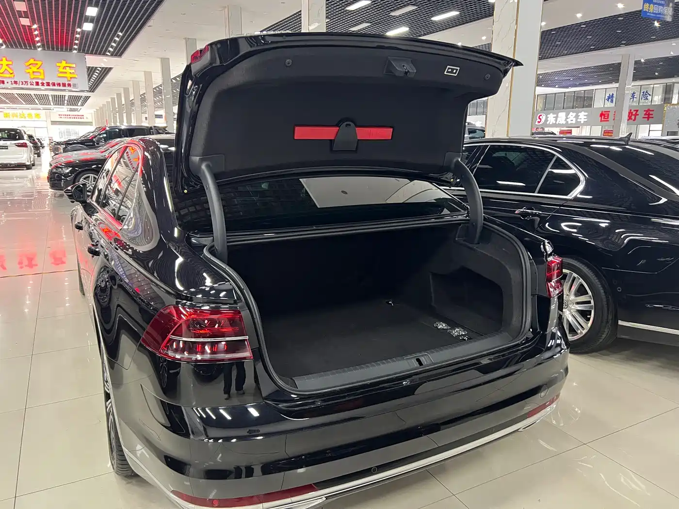 Volkswagen Phideon 2018 380TSI 2WD Business Edition фото 15