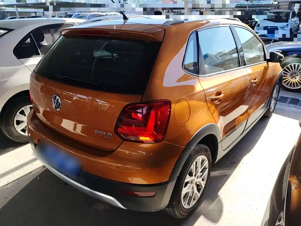 Volkswagen Polo 2016 1.6L Cross Polo Automatic фото 7