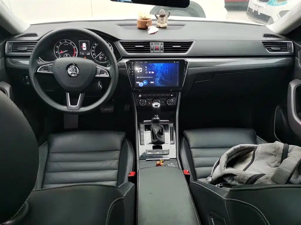 Škoda Superb 2016 TSI330 DSG Smart Edition фото 10
