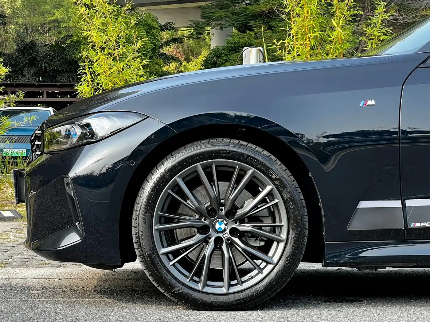 BMW 3 Series 2024 330i M Sport Shadowline Package фото 6