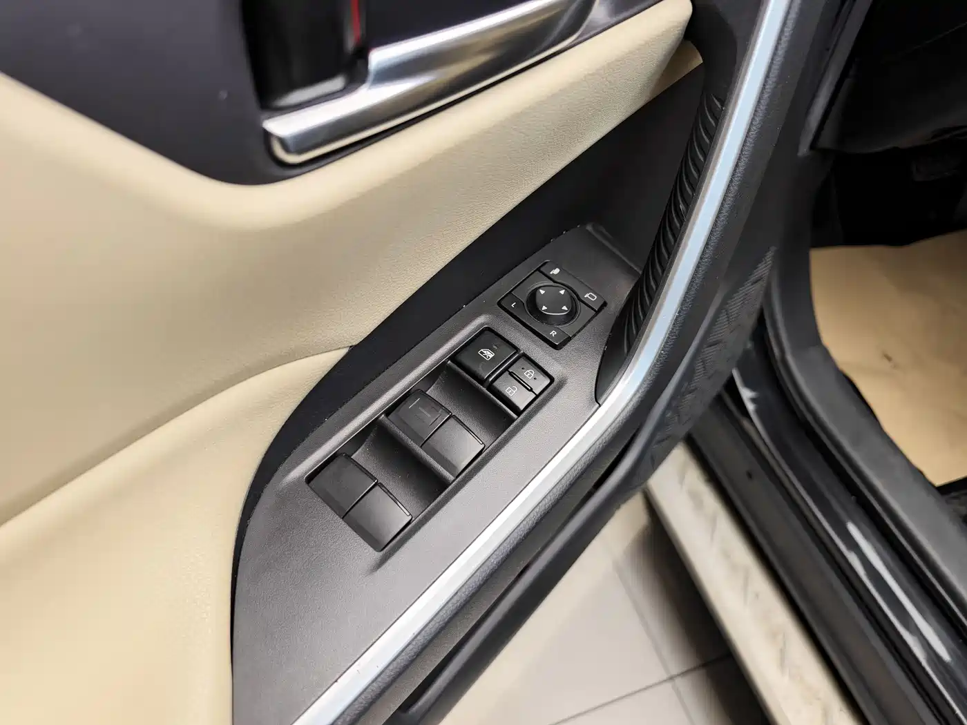 Toyota RAV4 Rongfang 2020 2.0L CVT 2WD Trend Edition фото 9