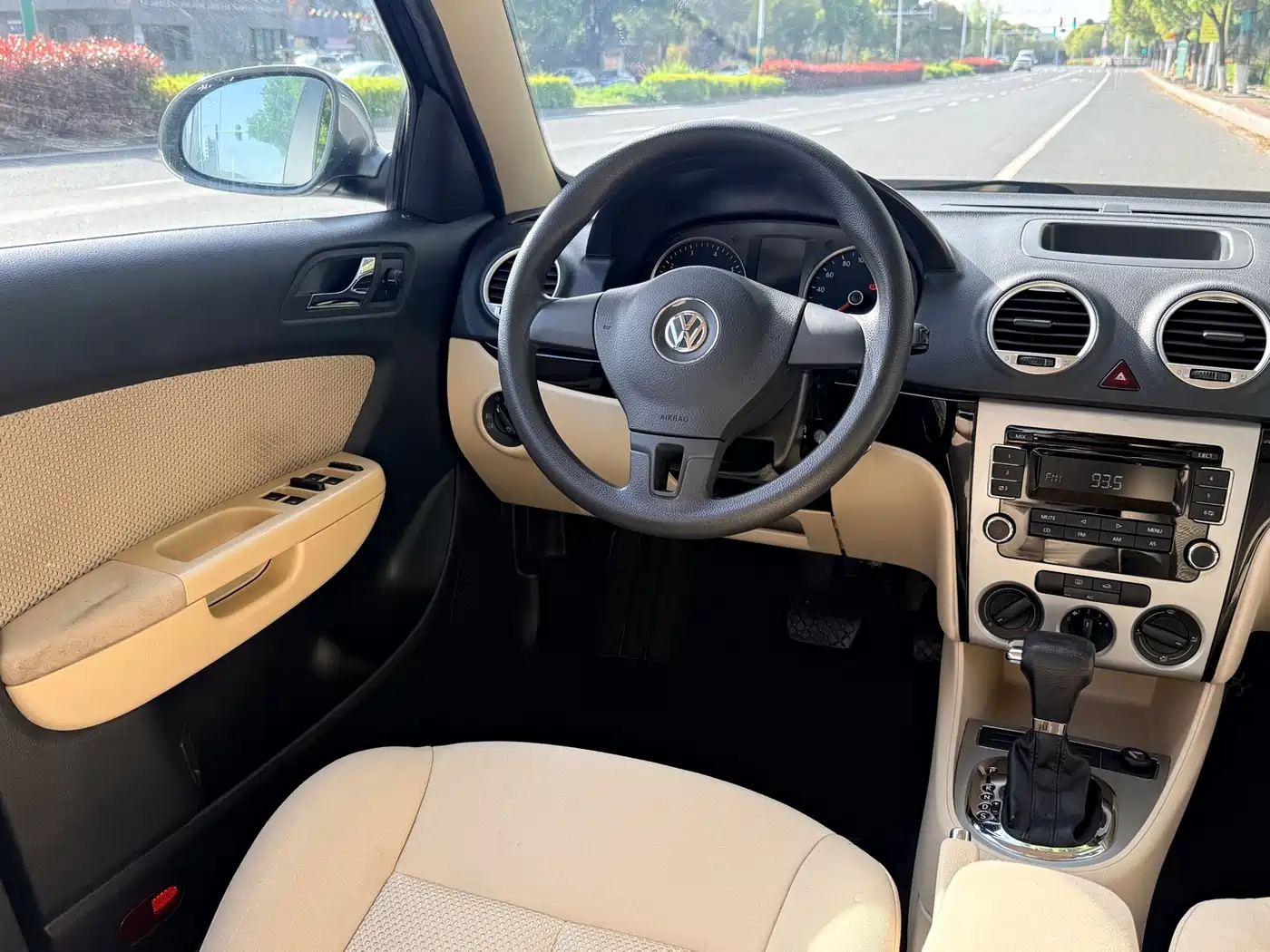 Volkswagen Lavida 2011 1.6L Automatic Leisure Edition фото 7
