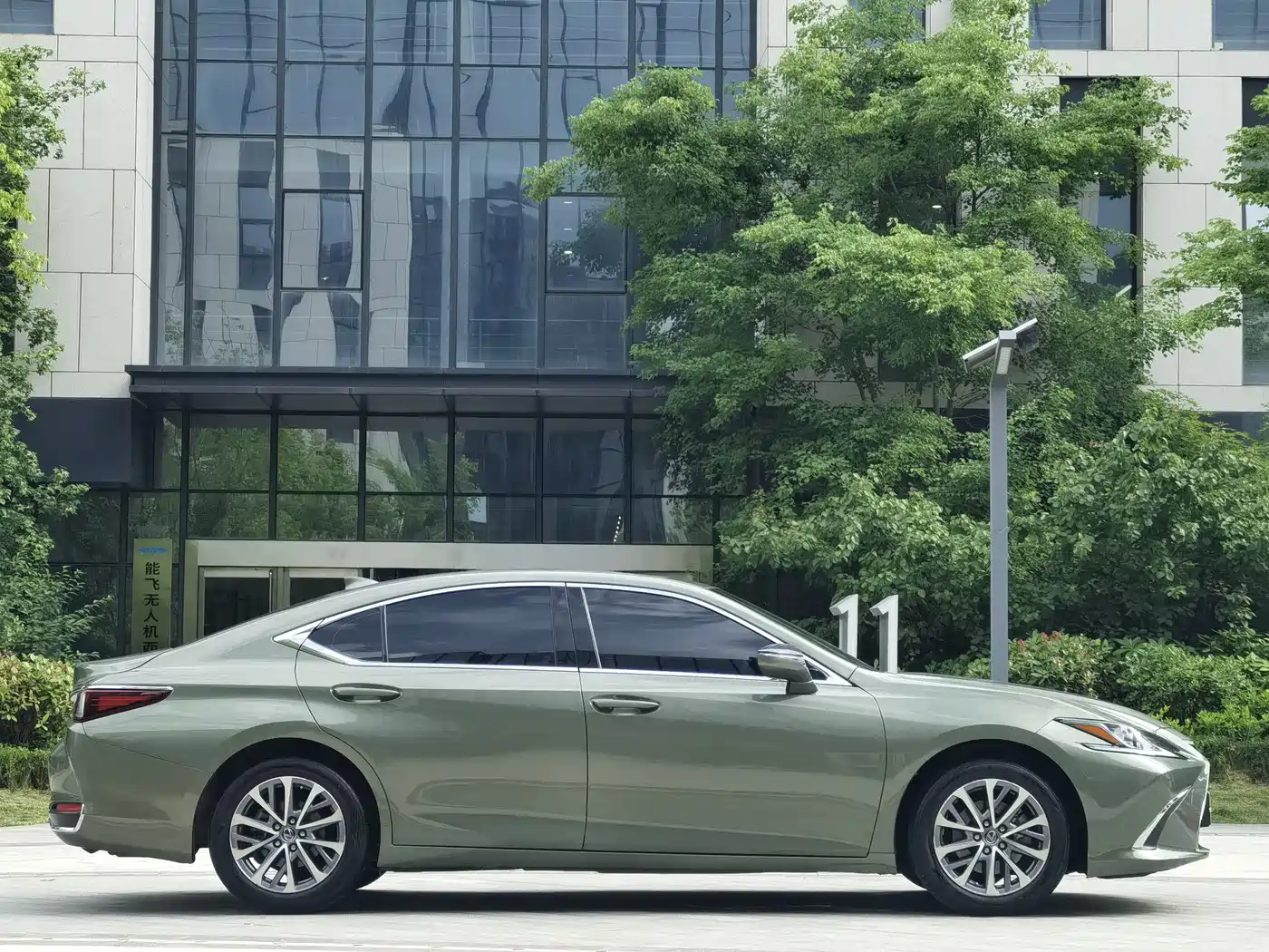 Lexus ES 2021 200 Excellence Edition фото 4