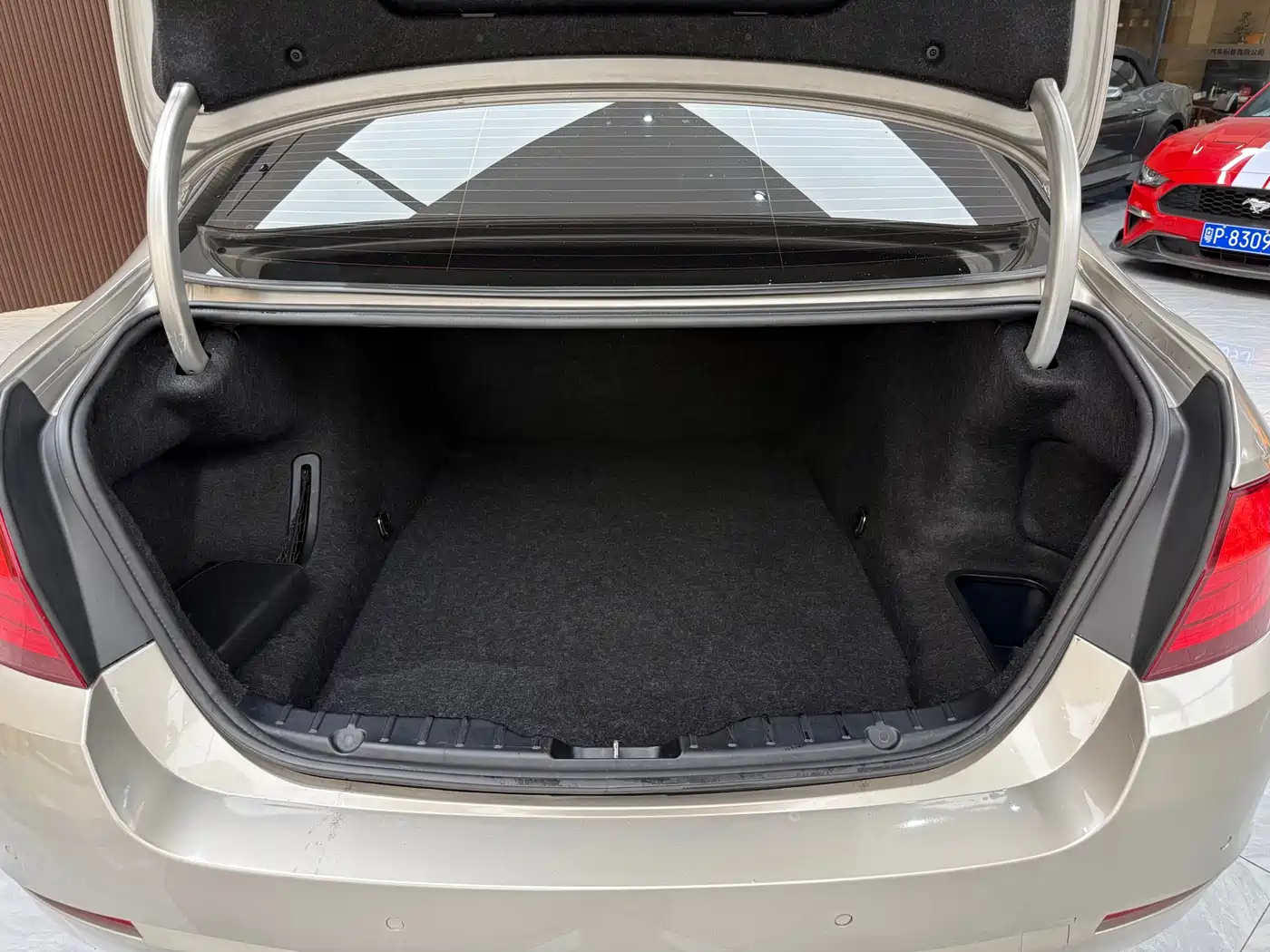 BMW 5 Series 2013 530Li Luxury фото 27