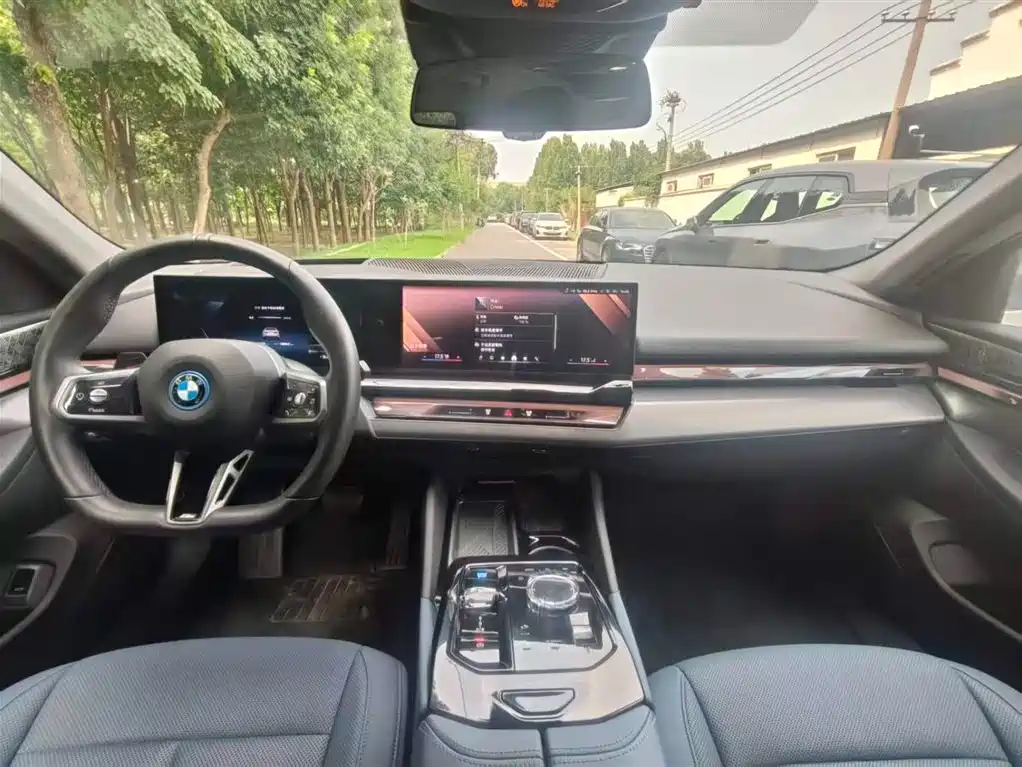 Фото 7 - BMW i5