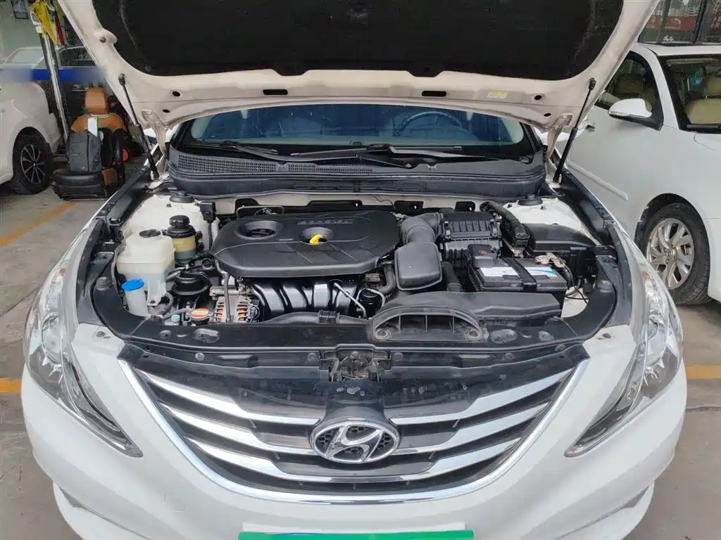 Hyundai Sonata 2015 Classic 2.0L Automatic Luxury Edition фото 20