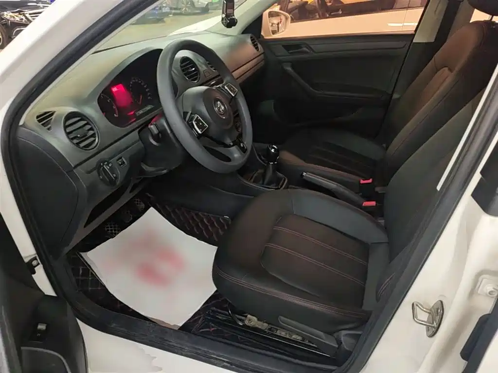 Volkswagen Jetta 2015 Value Edition 1.6L Manual Fashion фото 15