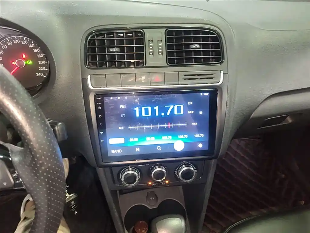 Volkswagen Polo 2016 1.4L Automatic Trend фото 18