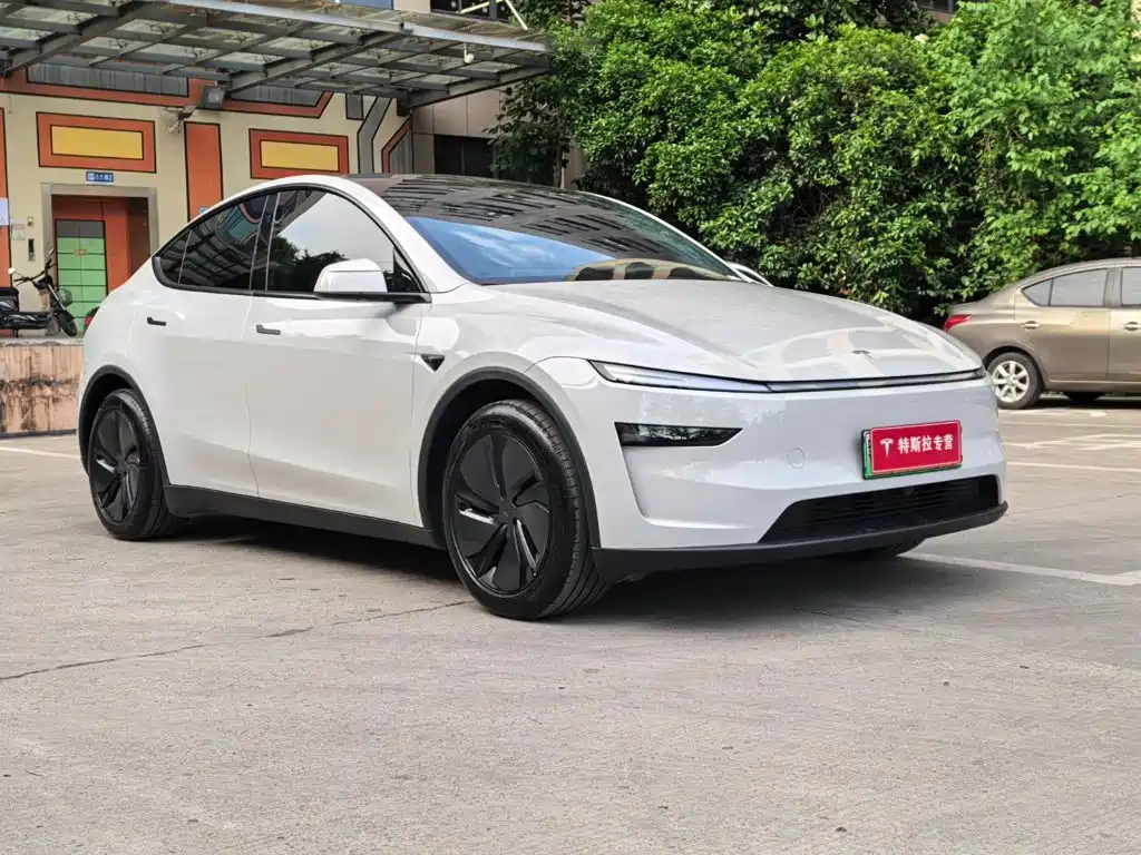 Photo 3 - Tesla Model Y