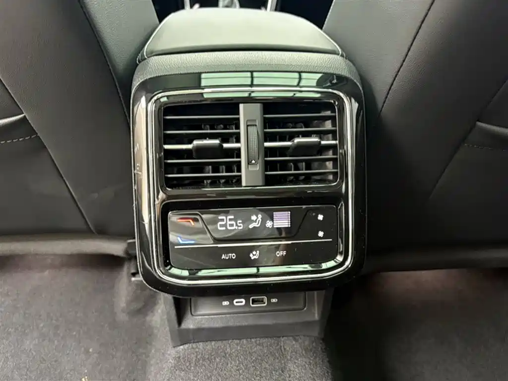 Volkswagen Passat 2022 330TSI Luxury Edition фото 15
