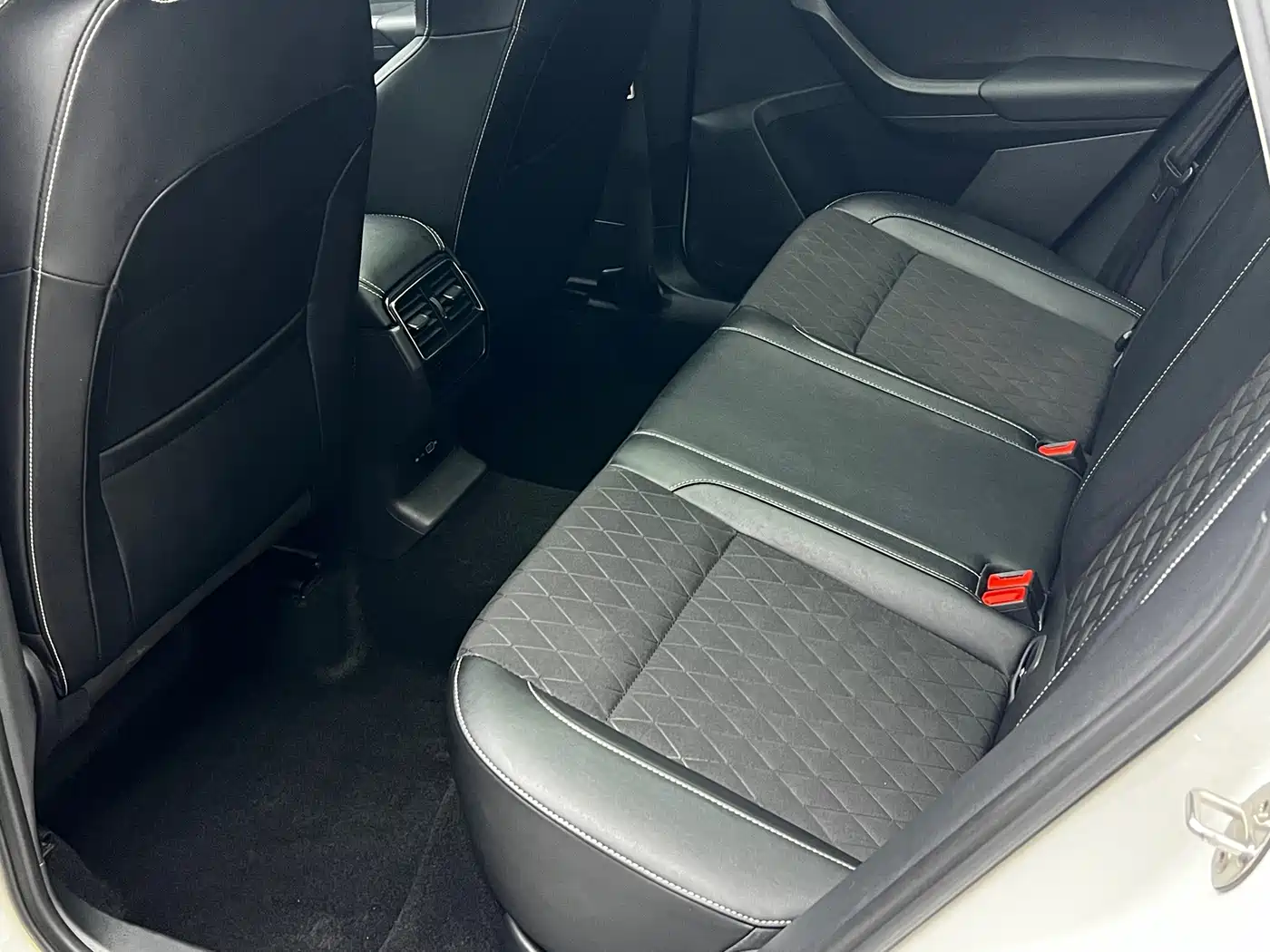 Photo 20 - Škoda Karoq