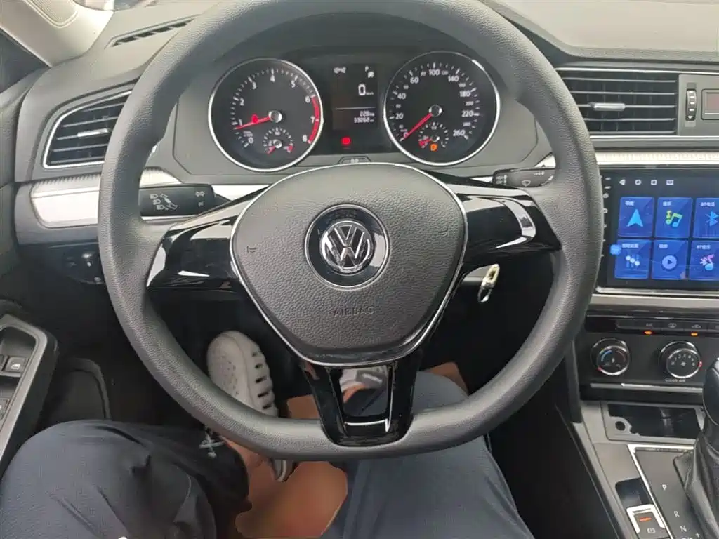 Volkswagen Lamando 2017 230TSI DSG Trend Edition фото 10