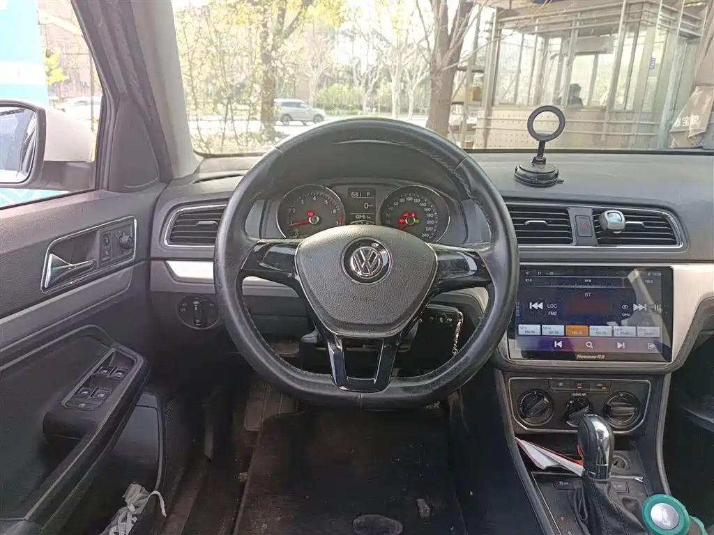 Volkswagen Lavida Tour 2015 230TSI DSG Comfort Edition фото 3