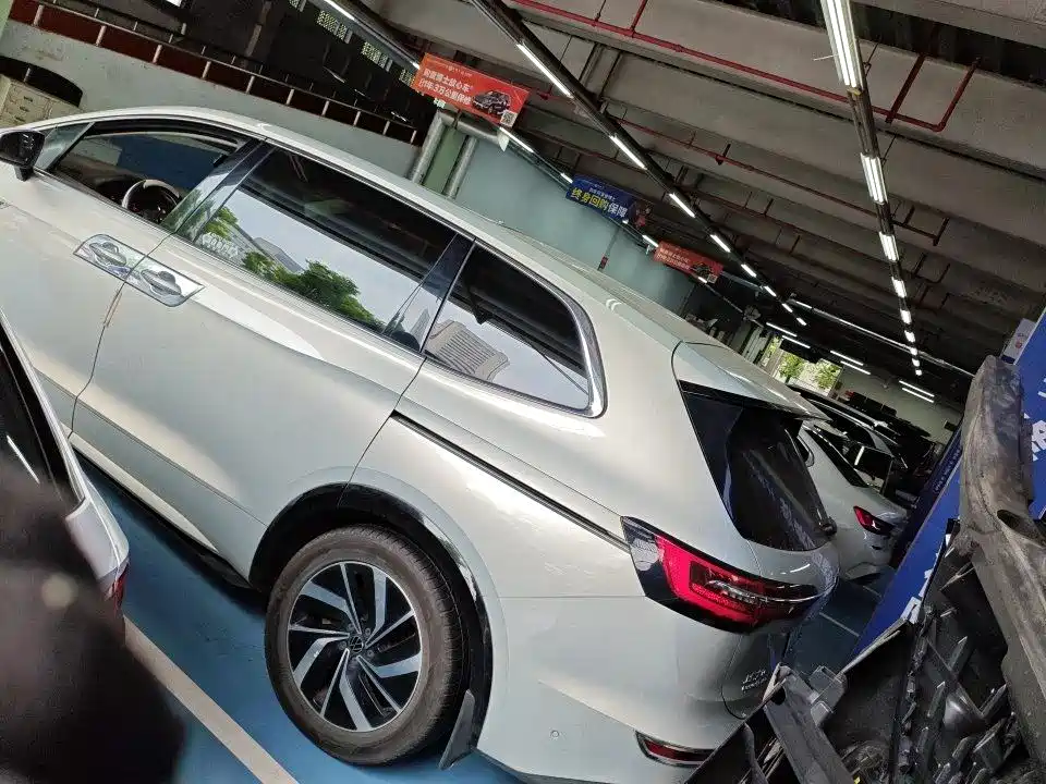 Volkswagen Viloran 2020 330TSI Luxury Edition фото 3