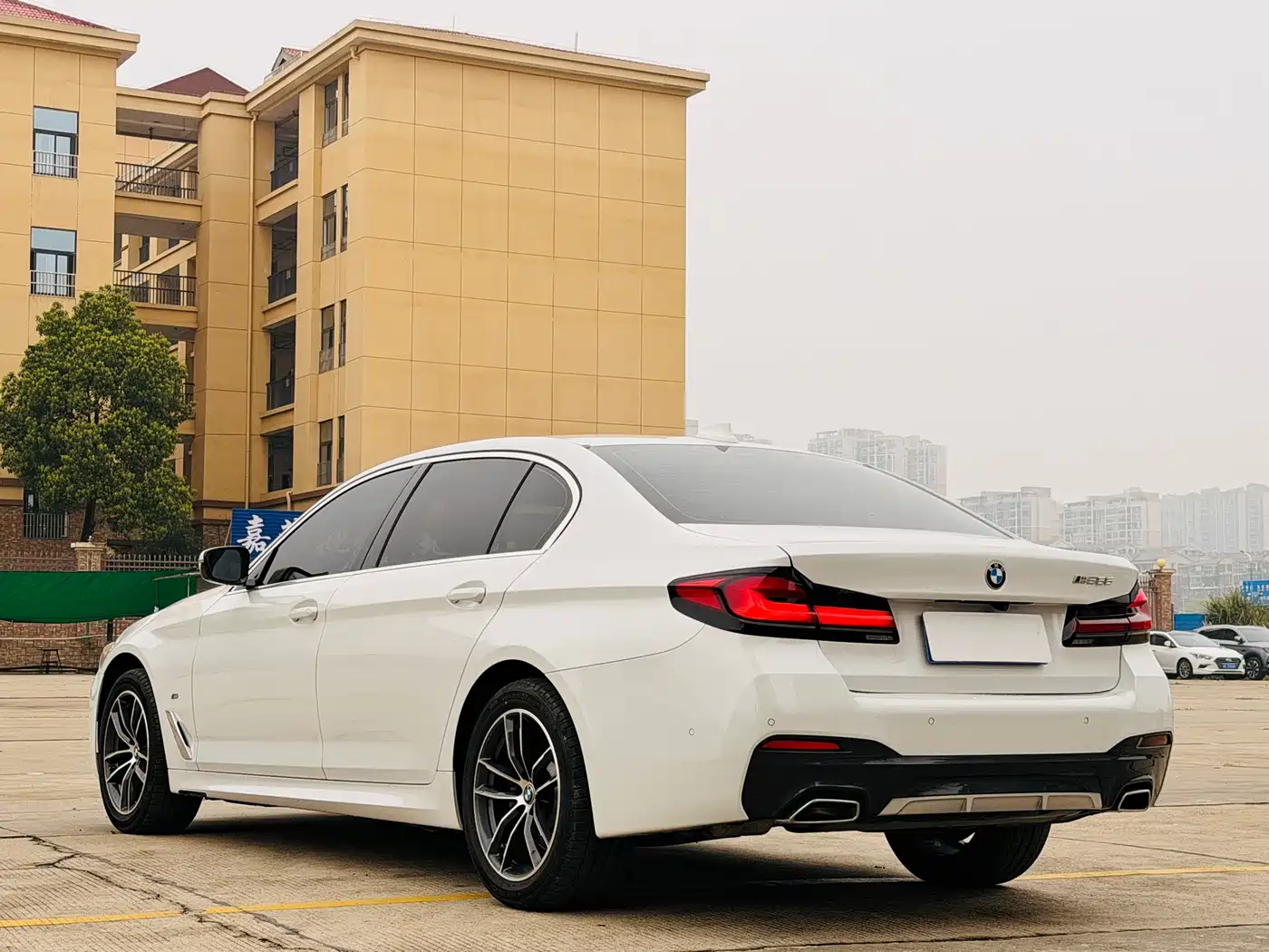 BMW 5 Series 2022 525Li M Sport Package фото 9