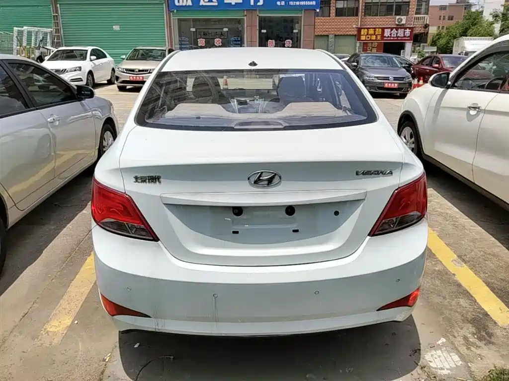 Hyundai Verna 2014 1.4L Manual Smart GLS фото 6