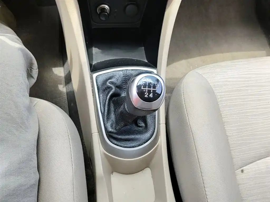 Hyundai Verna 2014 1.4L Manual Smart GLS фото 14