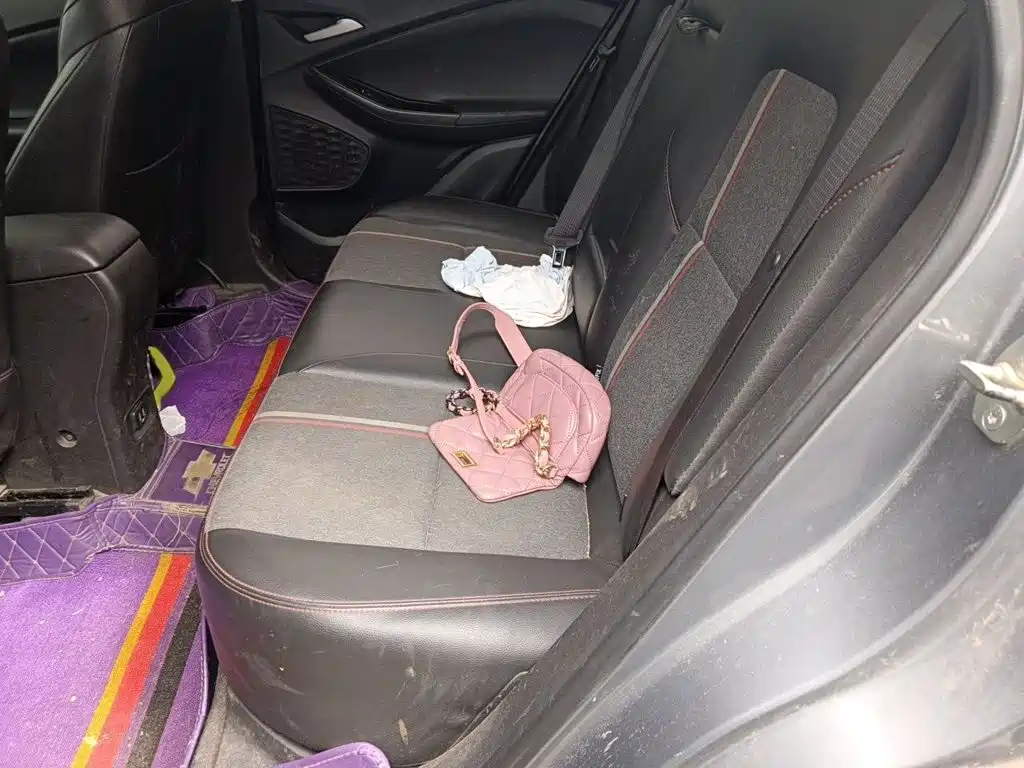 Photo 15 - Chevrolet Trax