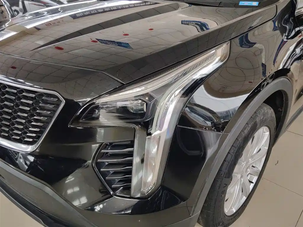 CADILLAC XT4