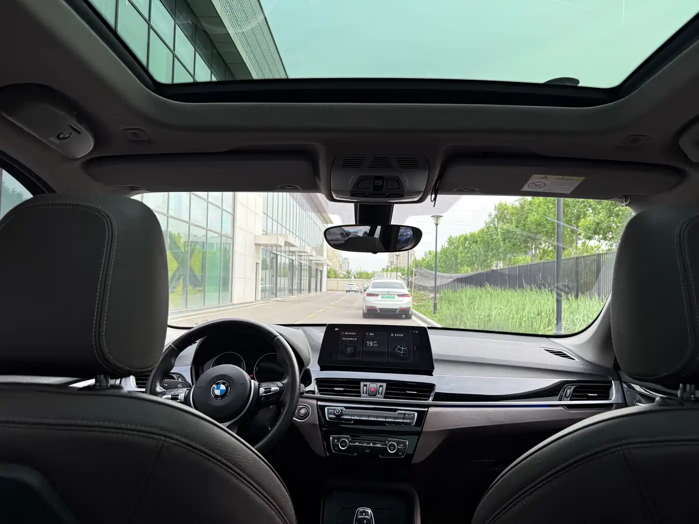 BMW X1 2022 sDrive25Li Leading фото 15
