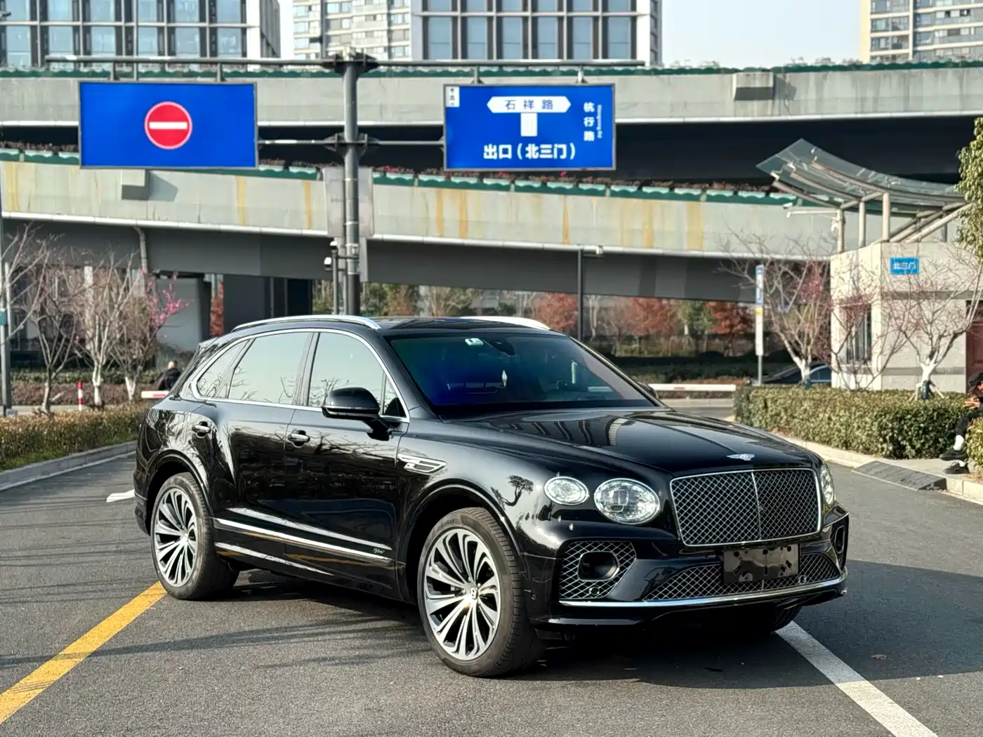 BENTLEY TIMYUE PLUG IN HYBRID