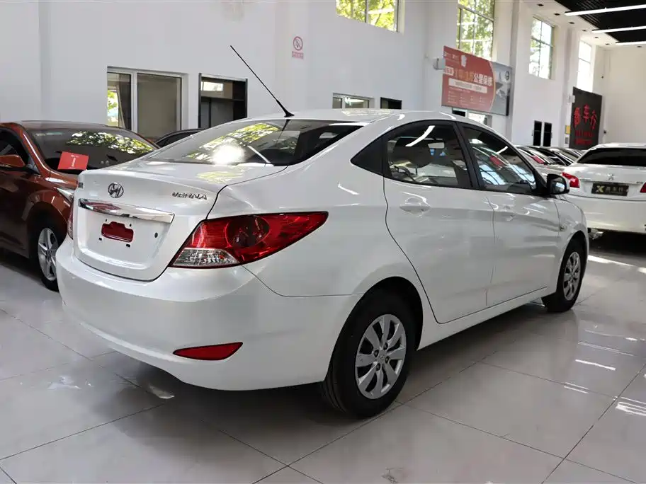 Hyundai Verna 2010 Sedan 1.4L Automatic Comfort GS фото 10
