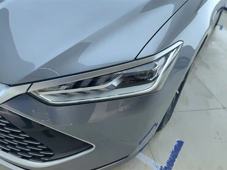 BYD Qin PLUS 2024 Glory Edition DM-i 55KM Leading фото 5