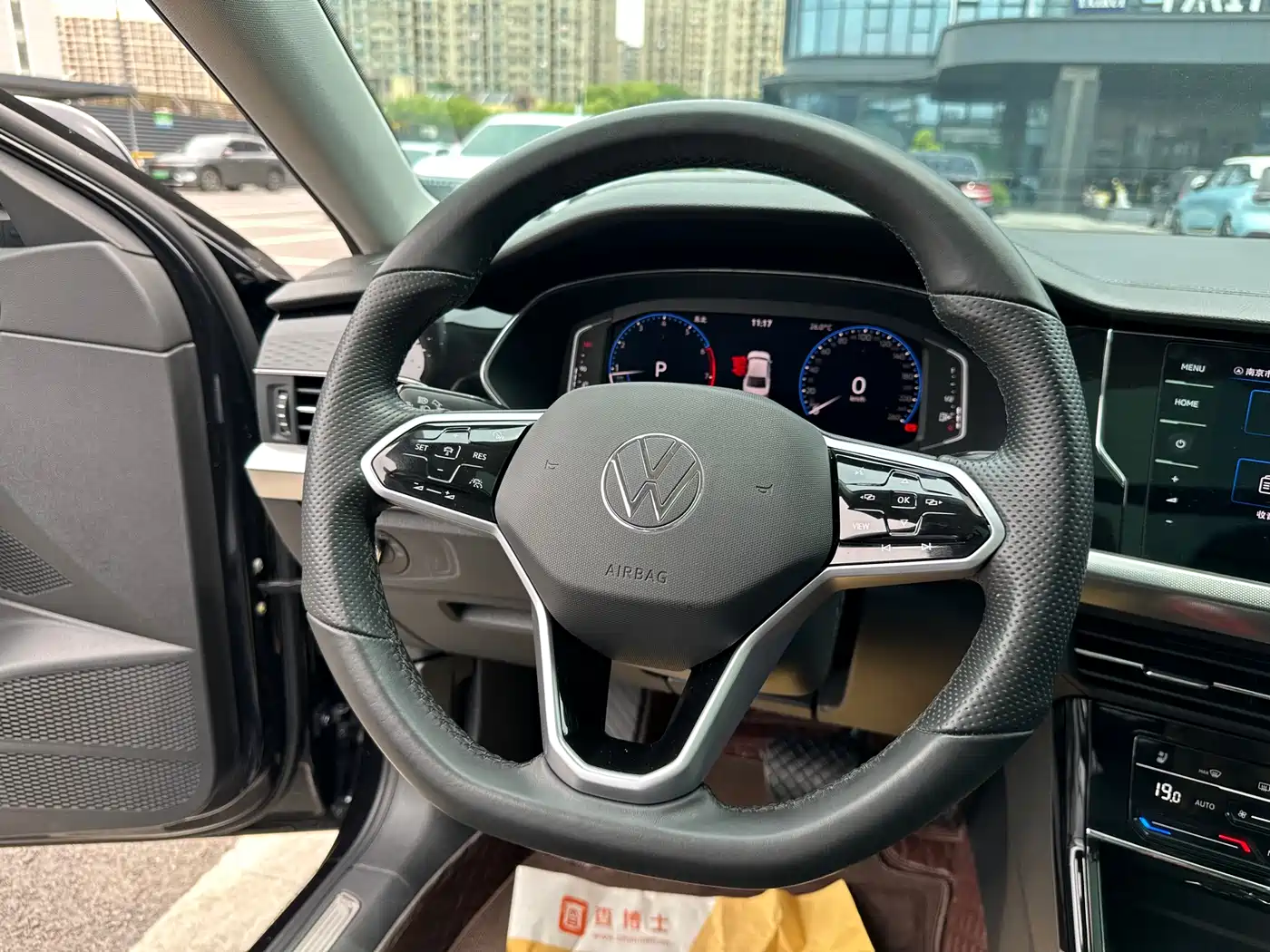 Volkswagen Passat 2023 330TSI Starlight Luxury Edition фото 14
