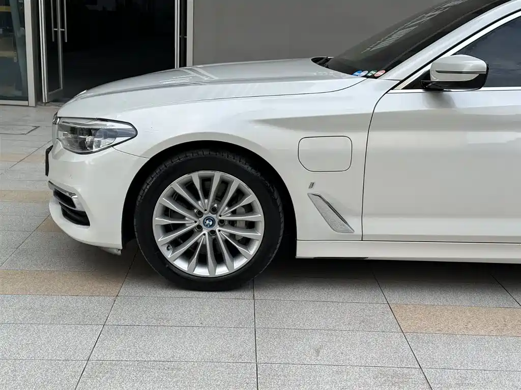 BMW 5 Series New Energy 2019 530Le Pioneer Edition фото 20