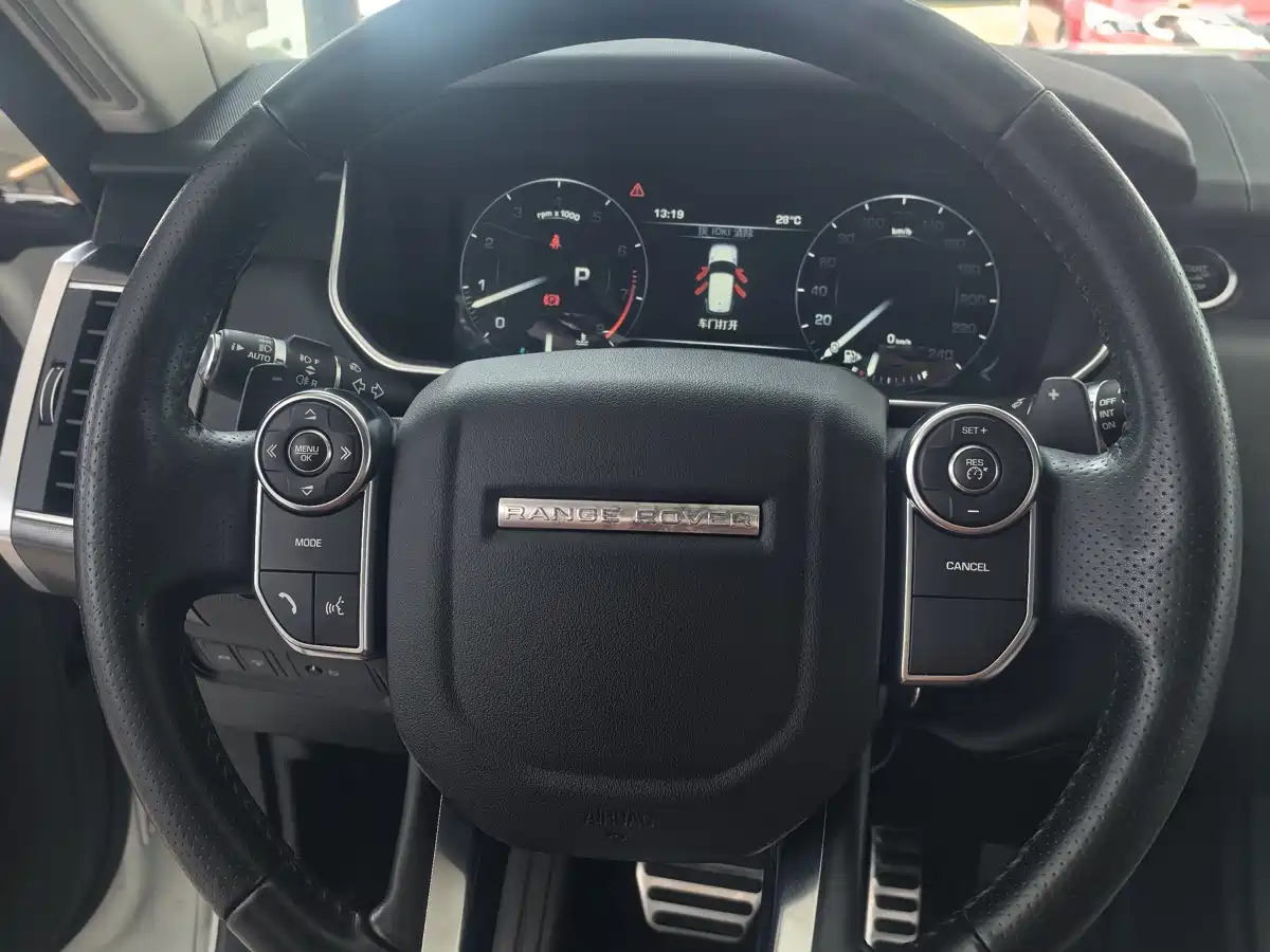 Land Rover Range Rover Sport 2016 Model 3.0 SDV6 HSE DYNAMIC фото 20