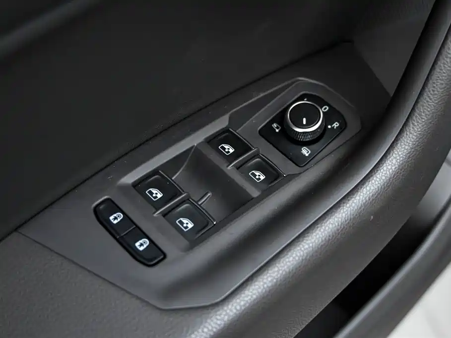 Volkswagen Touareg 2021 3.0TSI R-Line Classic Sport Package фото 22