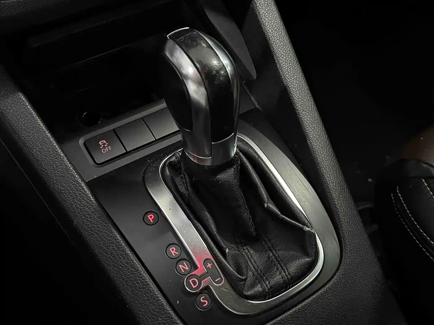 Volkswagen Scirocco 2011 1.4TSI Single Turbo Style Edition фото 13