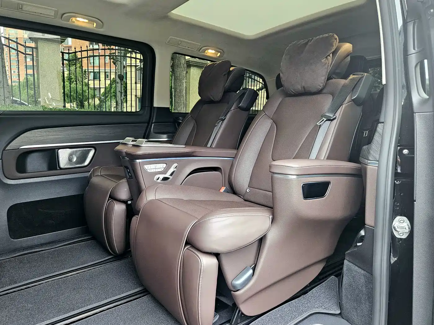 Mercedes-Benz V-Class 2025 2024 V 300 L Long Wheelbase Luxury Edition