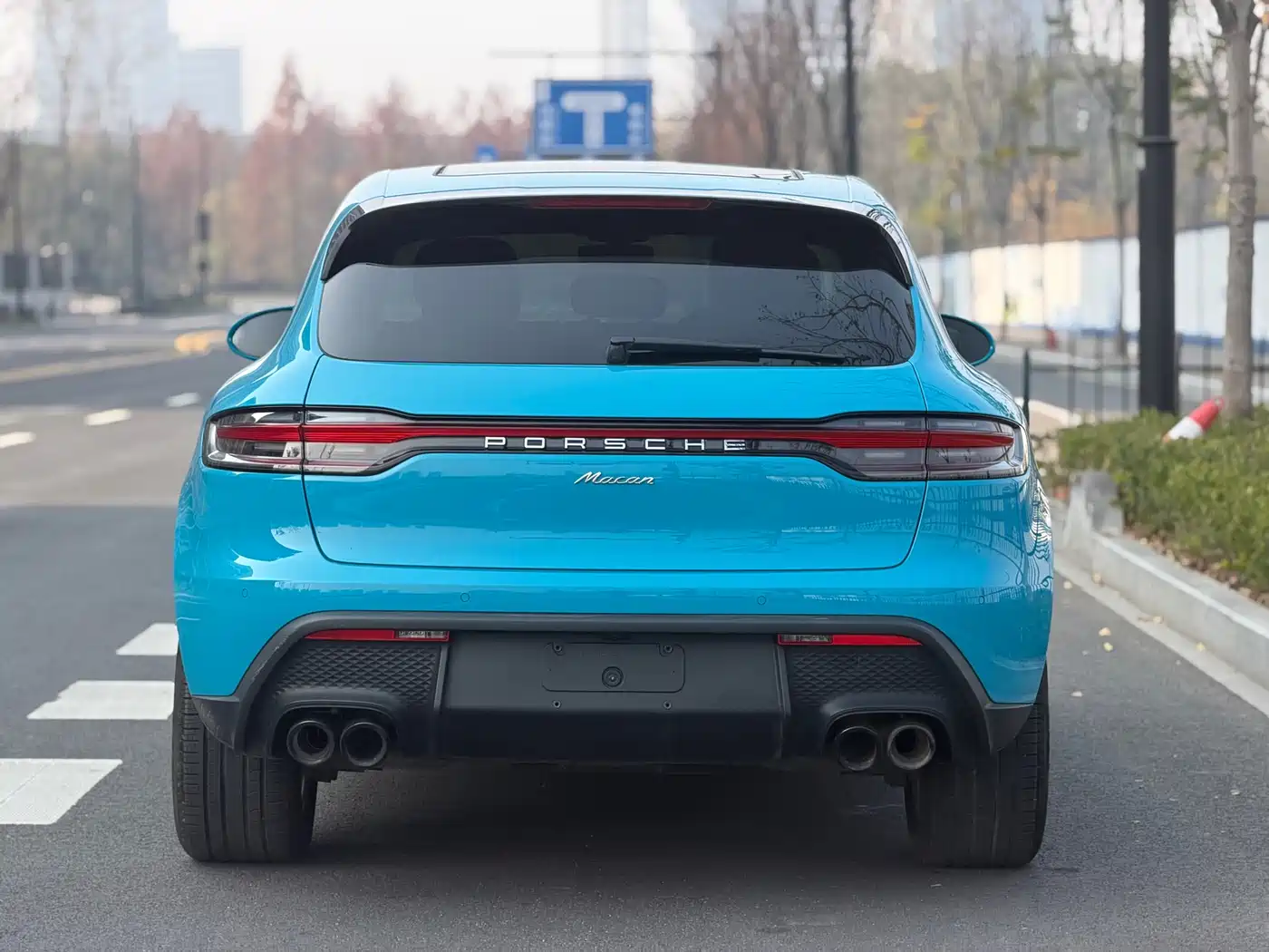 PORSCHE MACAN
