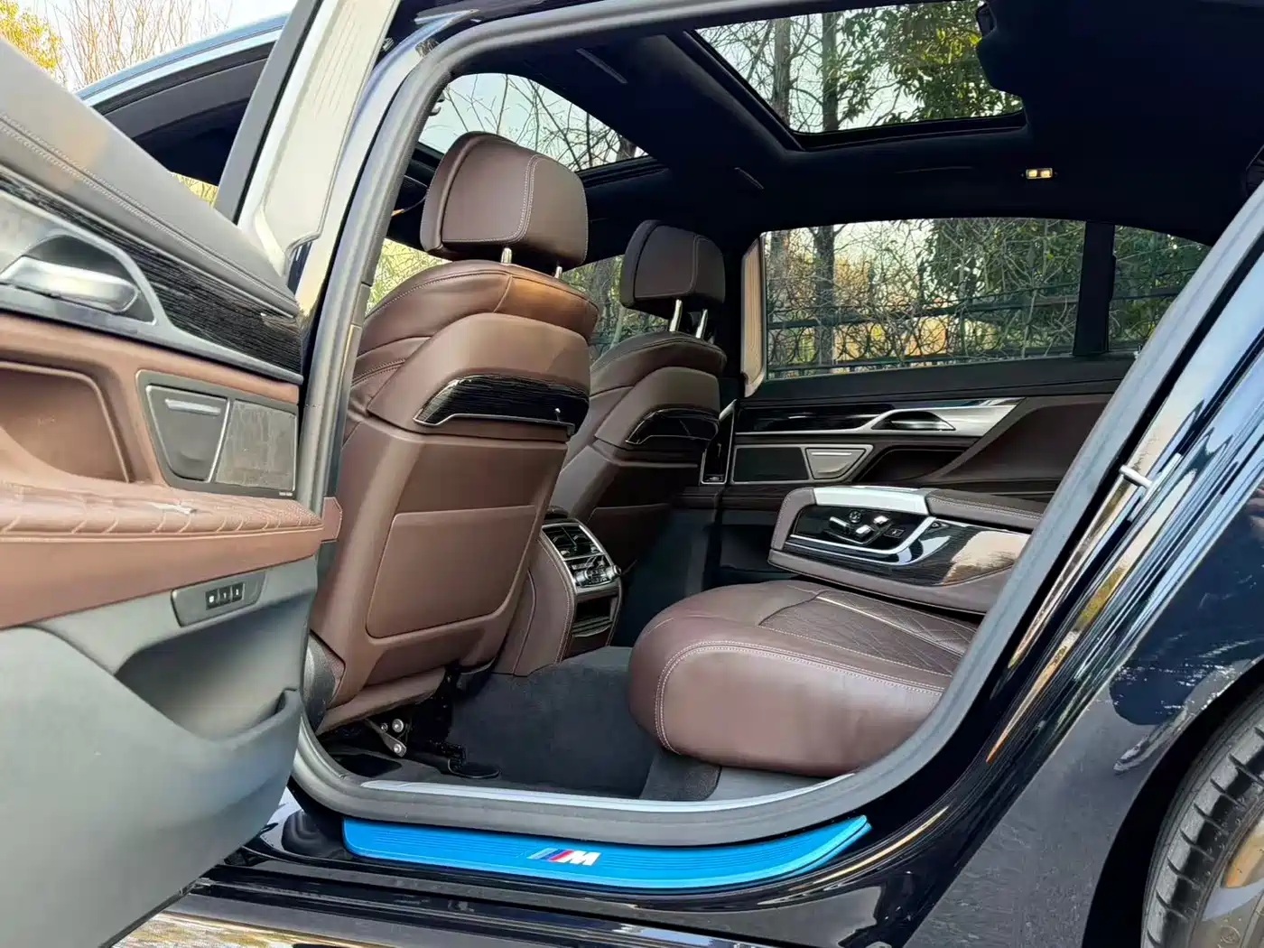 BMW 7 Series 2019 740Li Leading M Sport Package фото 13