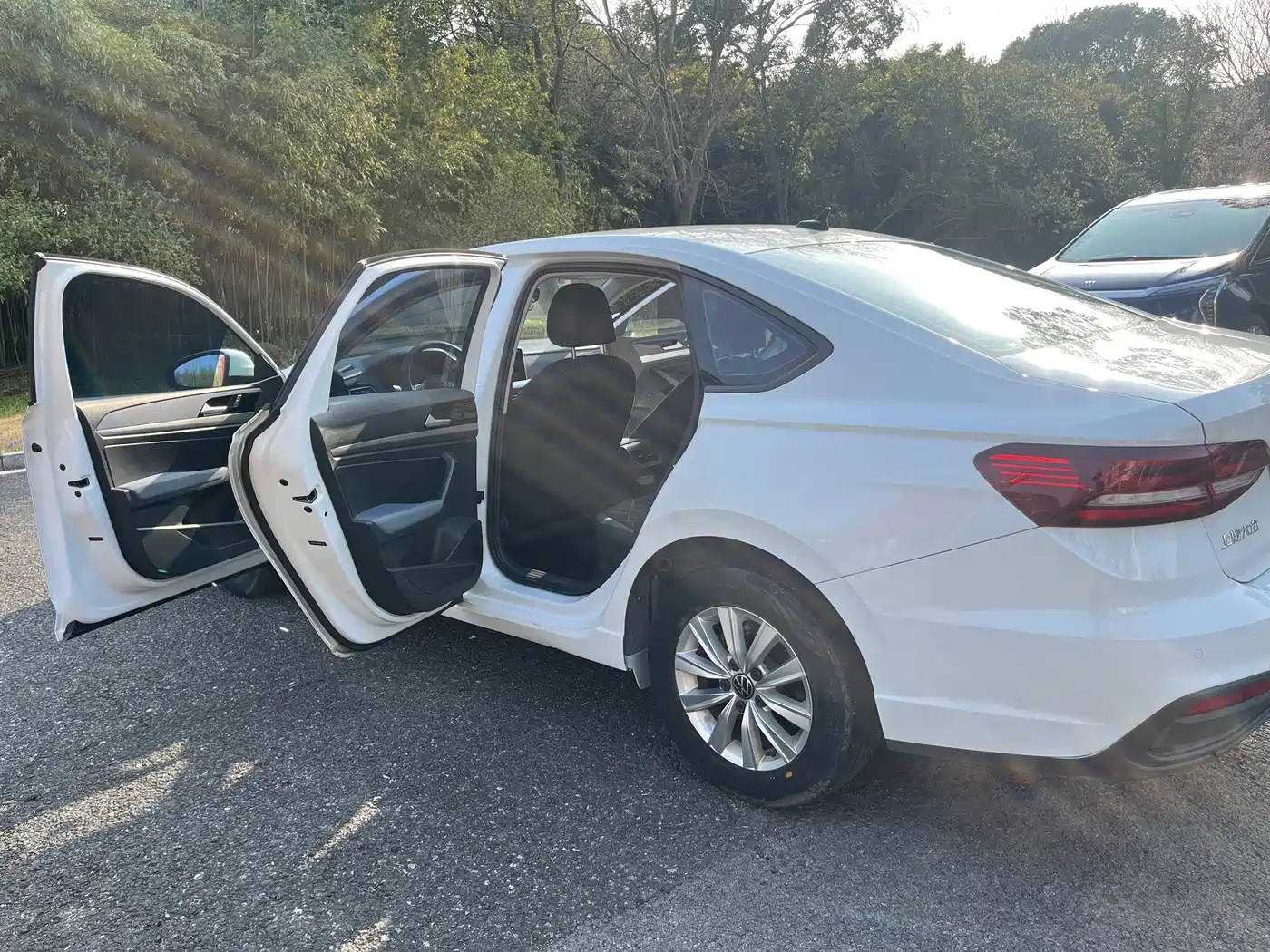 Volkswagen Lavida 2023 Facelift 1.5L Auto Comfort Edition фото 9