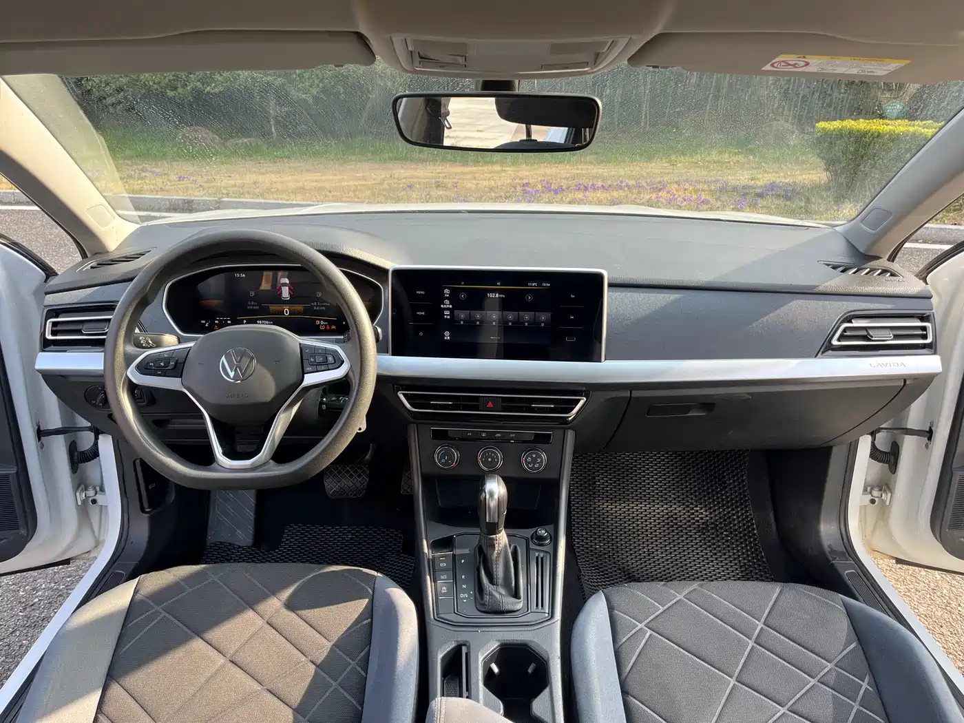 Volkswagen Lavida 2023 Facelift 1.5L Auto Comfort Edition фото 14