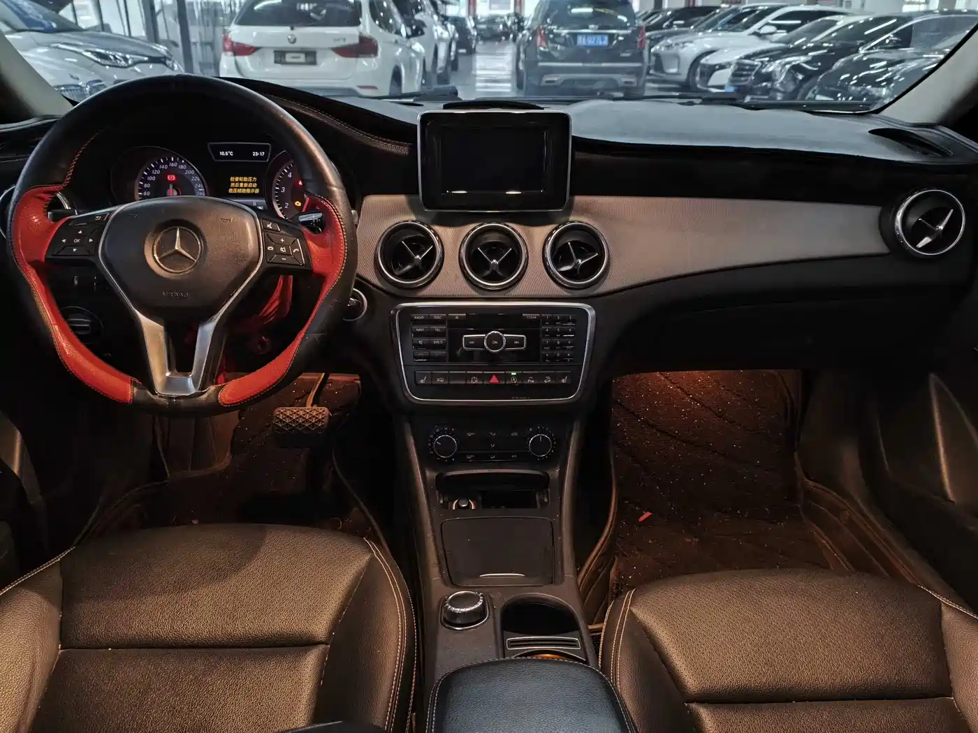 Mercedes-Benz GLA 2015 GLA 220 4MATIC Luxury фото 6