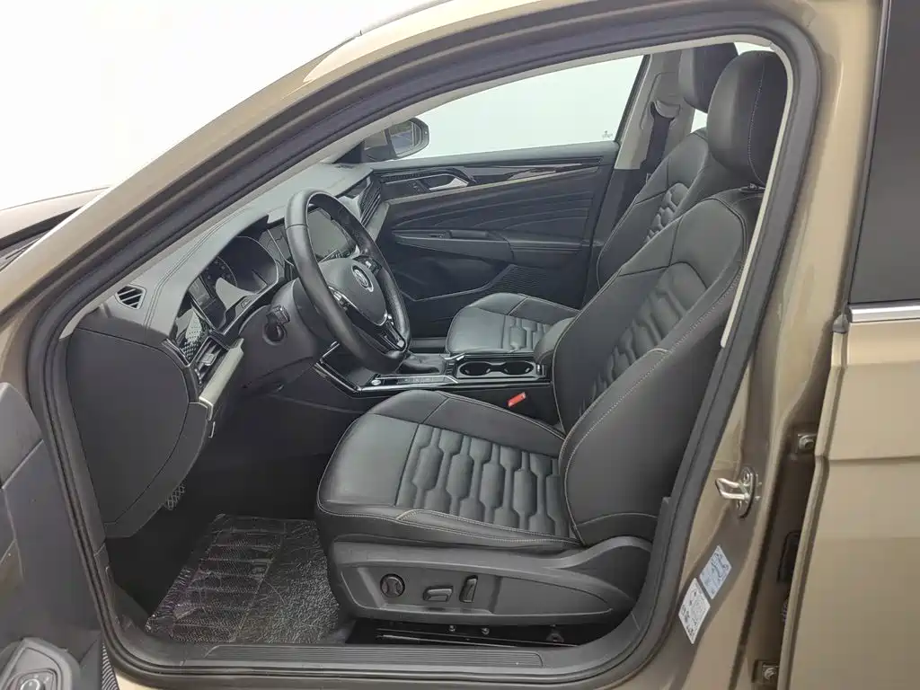Фото 10 - Volkswagen Passat
