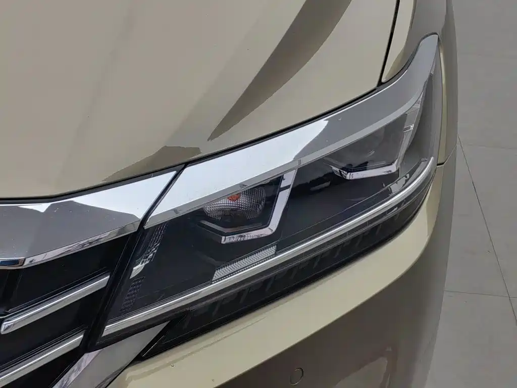 Фото 7 - Volkswagen Passat
