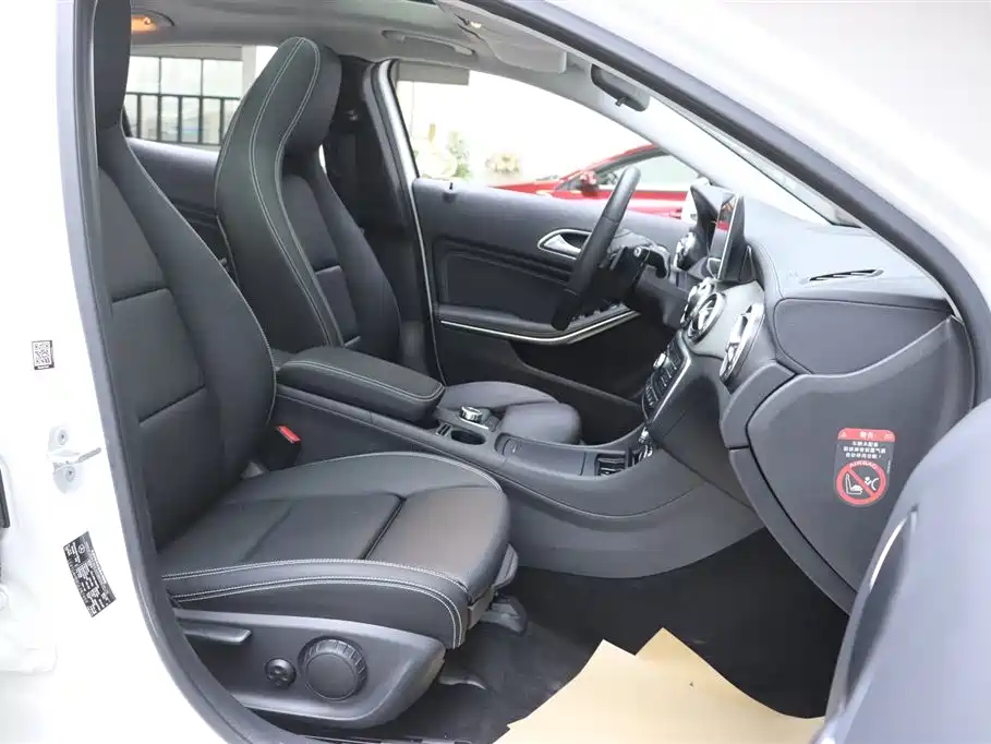 Mercedes-Benz GLA 2016 GLA 220 4MATIC Fashion фото 19