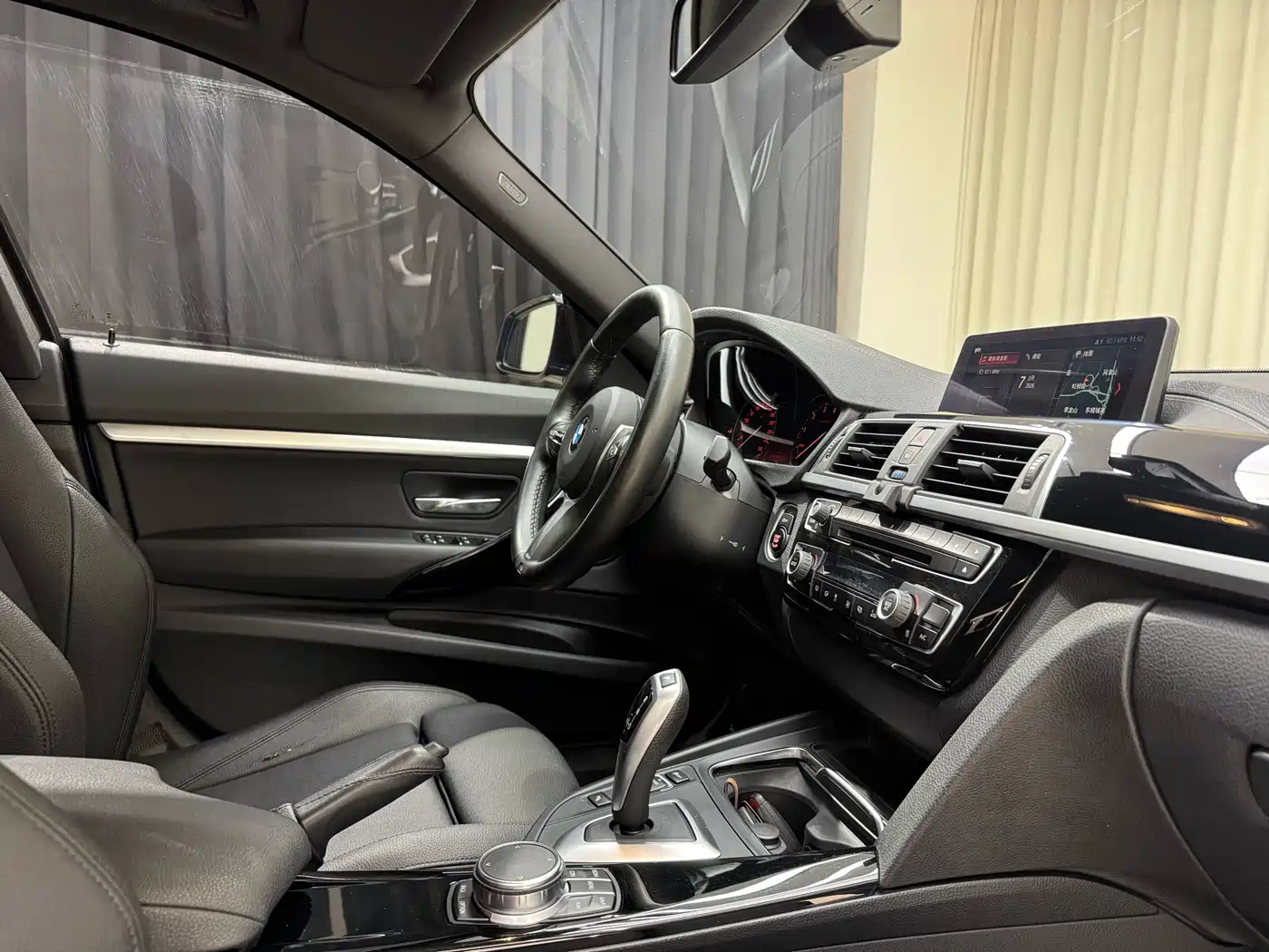 BMW 3 Series GT 2019 320i M Sport Package фото 33