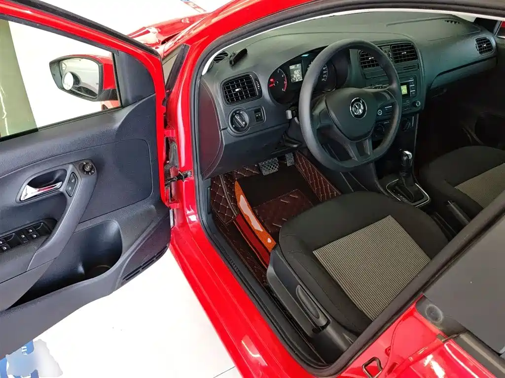 Volkswagen Polo 2016 1.4L Automatic Trend фото 16