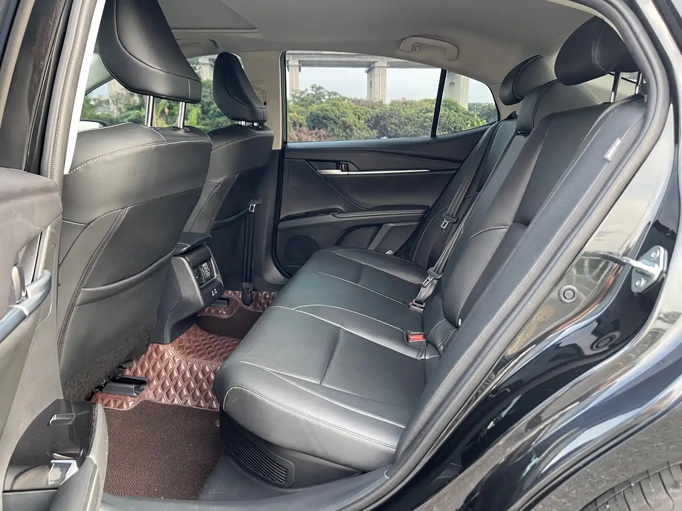 Toyota Camry 2024 Hybrid 2.0HGVP Luxury Edition фото 28