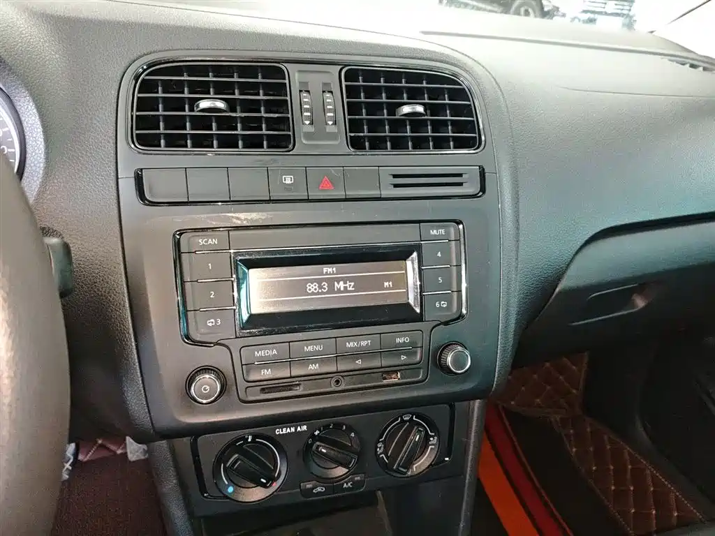 Volkswagen Polo 2016 1.4L Automatic Trend фото 13