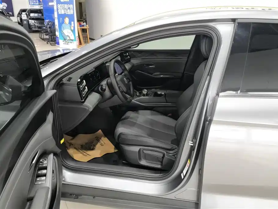 BYD Qin L 2024 DM-i 80KM Leading Edition фото 8