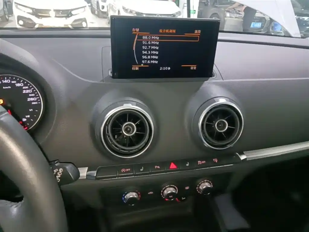 Audi A3 2016 Sportback 35 TFSI Leadership фото 13